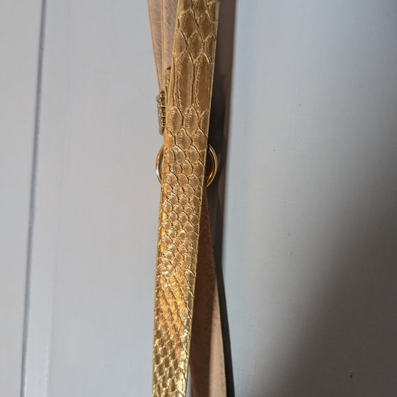 Gold Lined Leather Textured Belt 44", gold tone buckle vintage - Picture 6 of 6